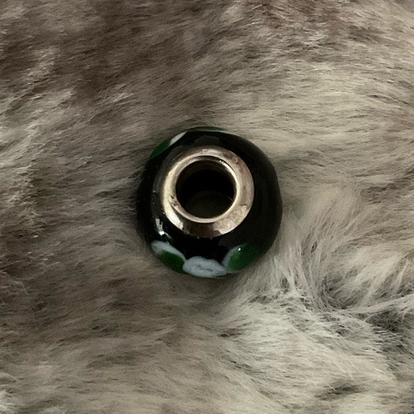 Flower glass charm - Picture 2 of 2